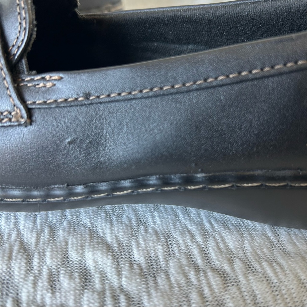 Clarks Collection Size 9 Black Leather Tassel Loafer Flats Ultimate Comforts - Picture 8 of 8